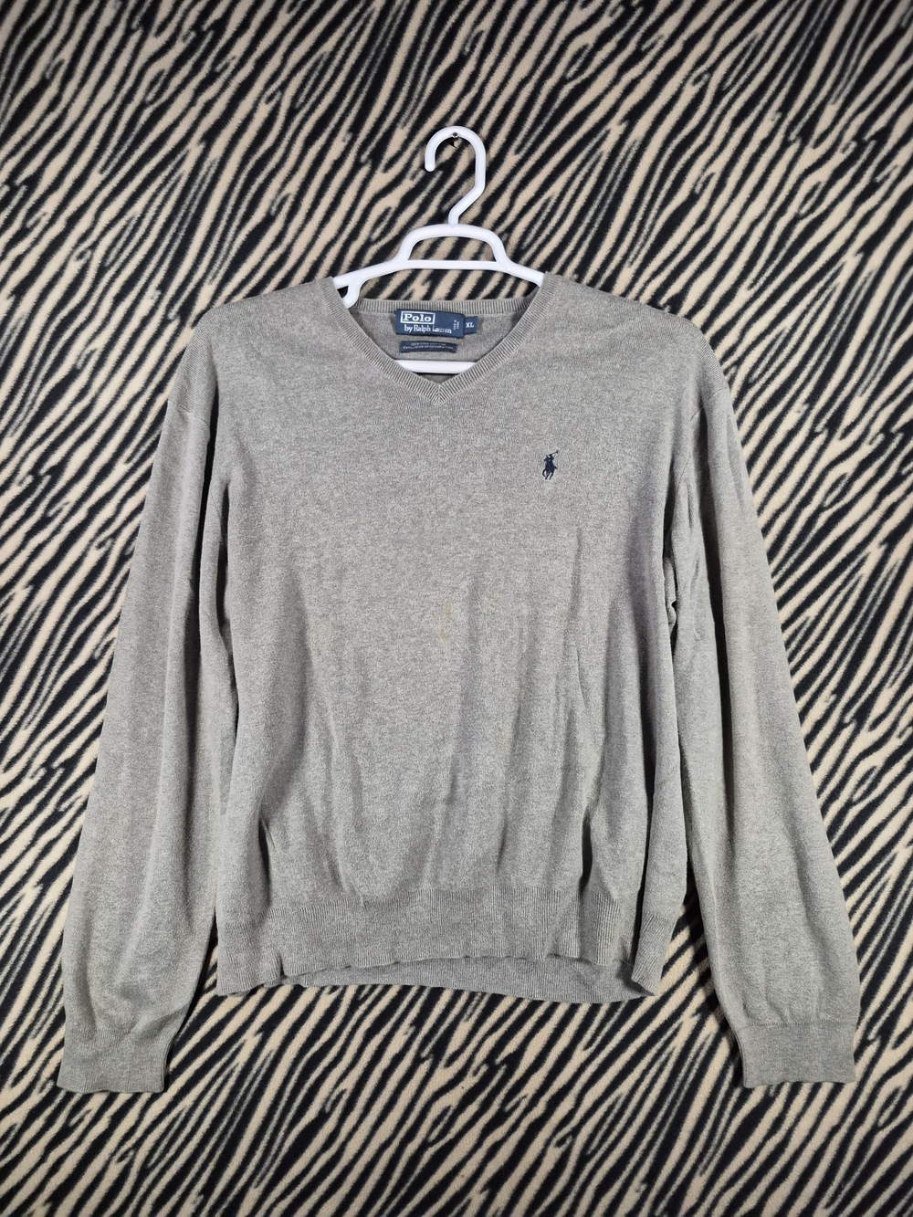 Polo Ralph Lauren Men's Grey V-Neck Pima Cotton Sweater XL With Minor Stain